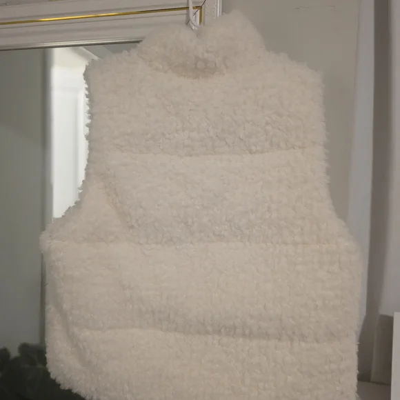 Universal Thread Cream Fleece Vest - Picture 4 of 5